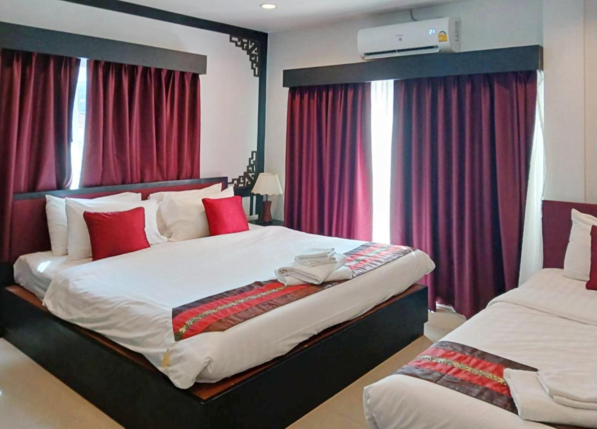 Sunray Beach Hotel Patong Esterno foto