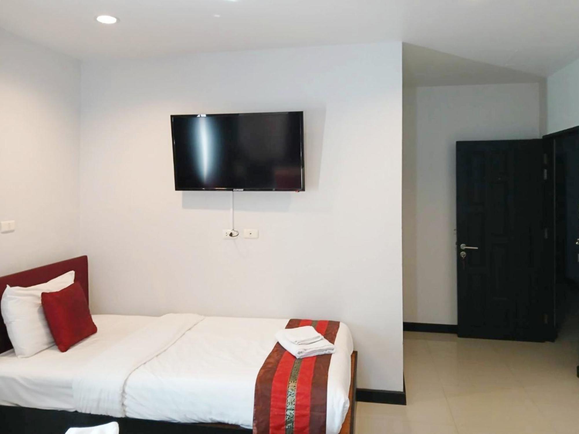 Sunray Beach Hotel Patong Esterno foto