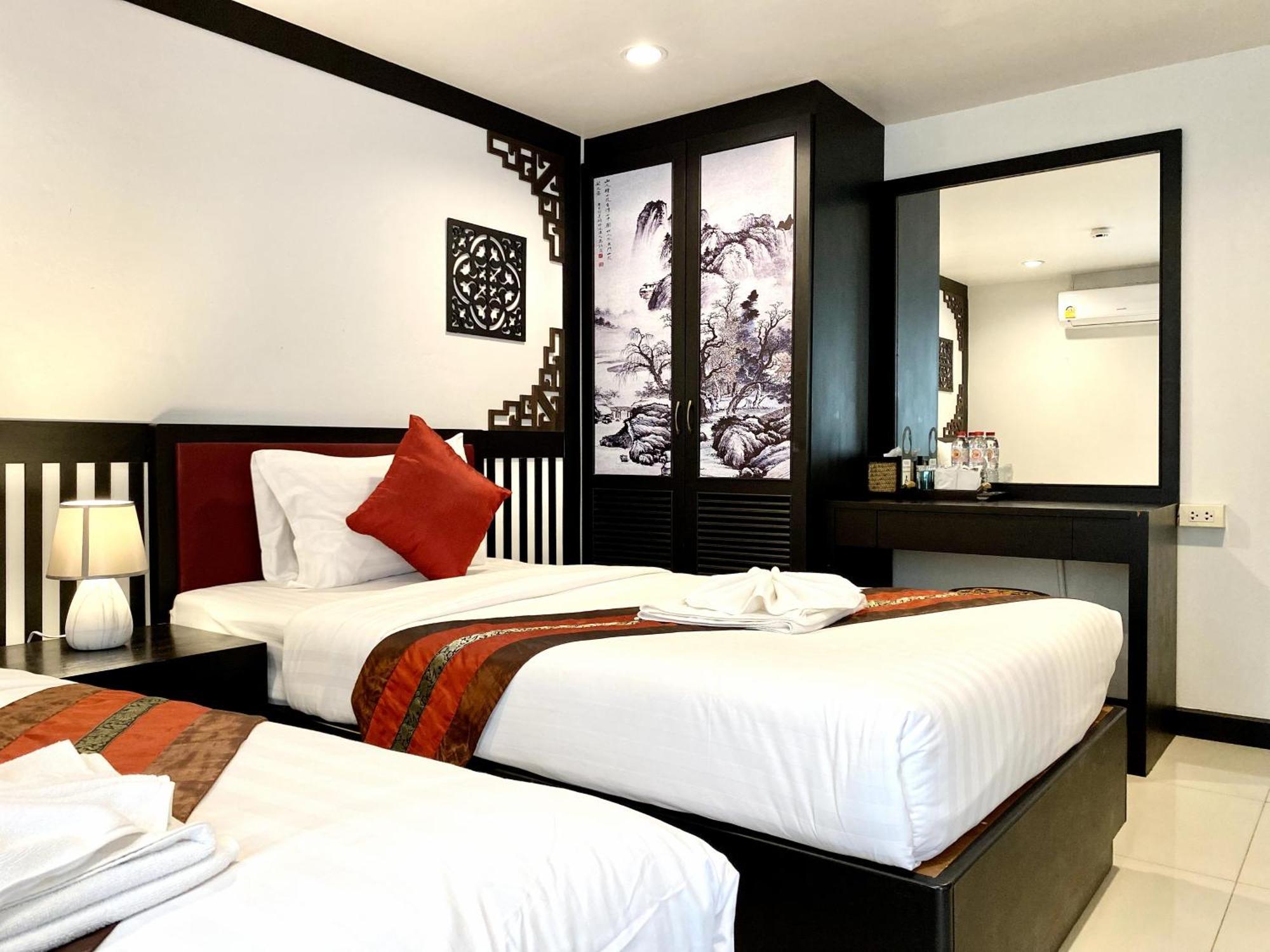 Sunray Beach Hotel Patong Esterno foto