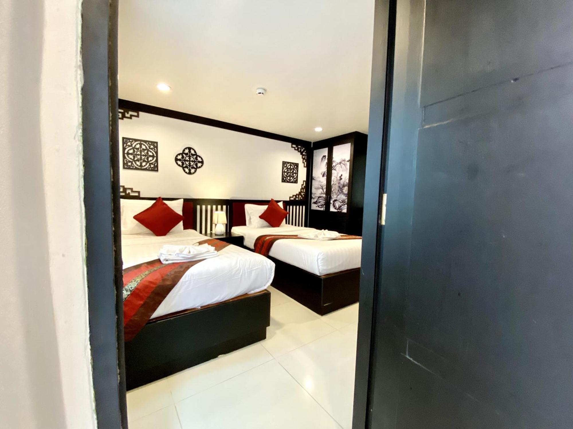 Sunray Beach Hotel Patong Esterno foto