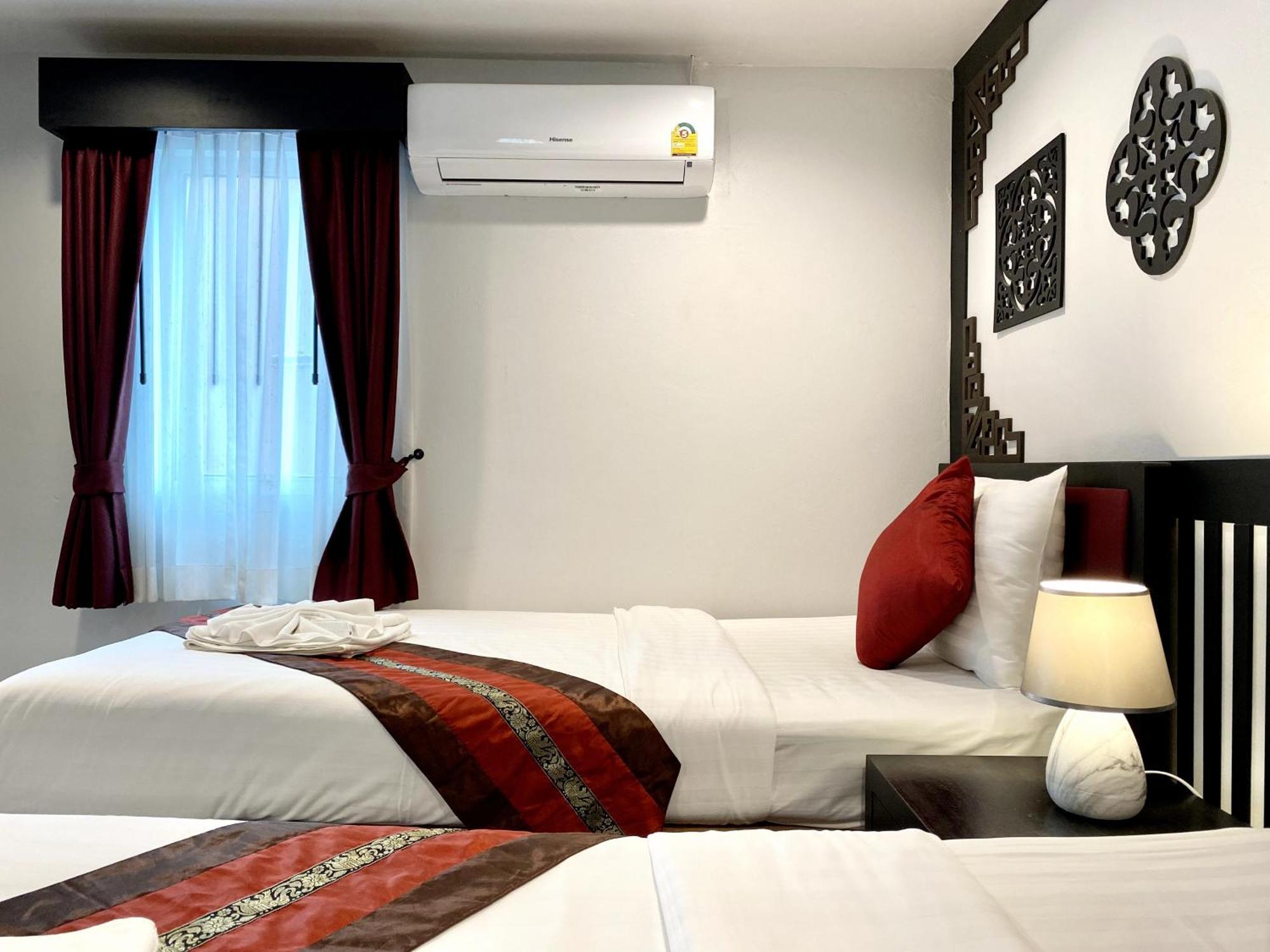 Sunray Beach Hotel Patong Esterno foto