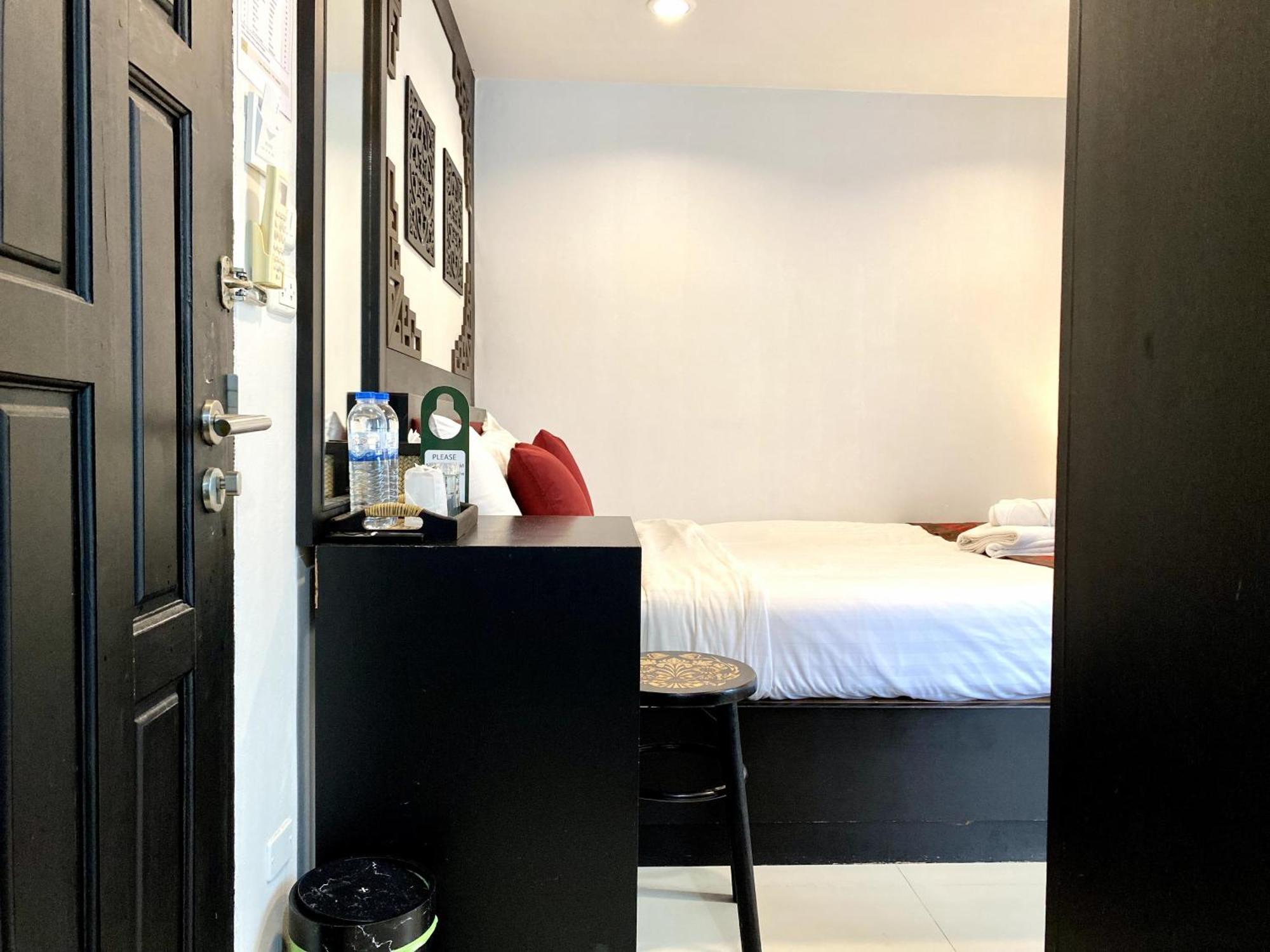 Sunray Beach Hotel Patong Esterno foto