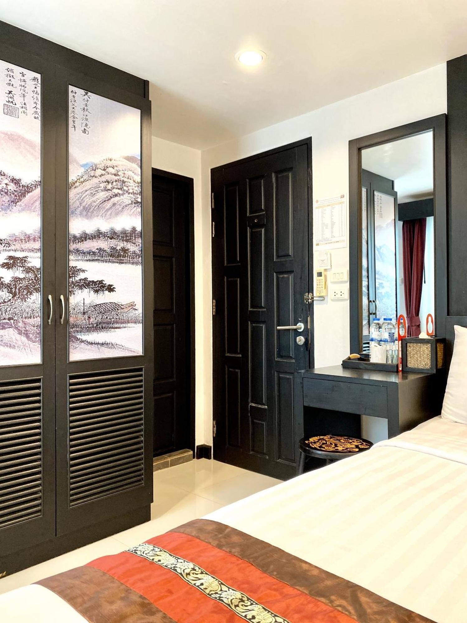 Sunray Beach Hotel Patong Esterno foto