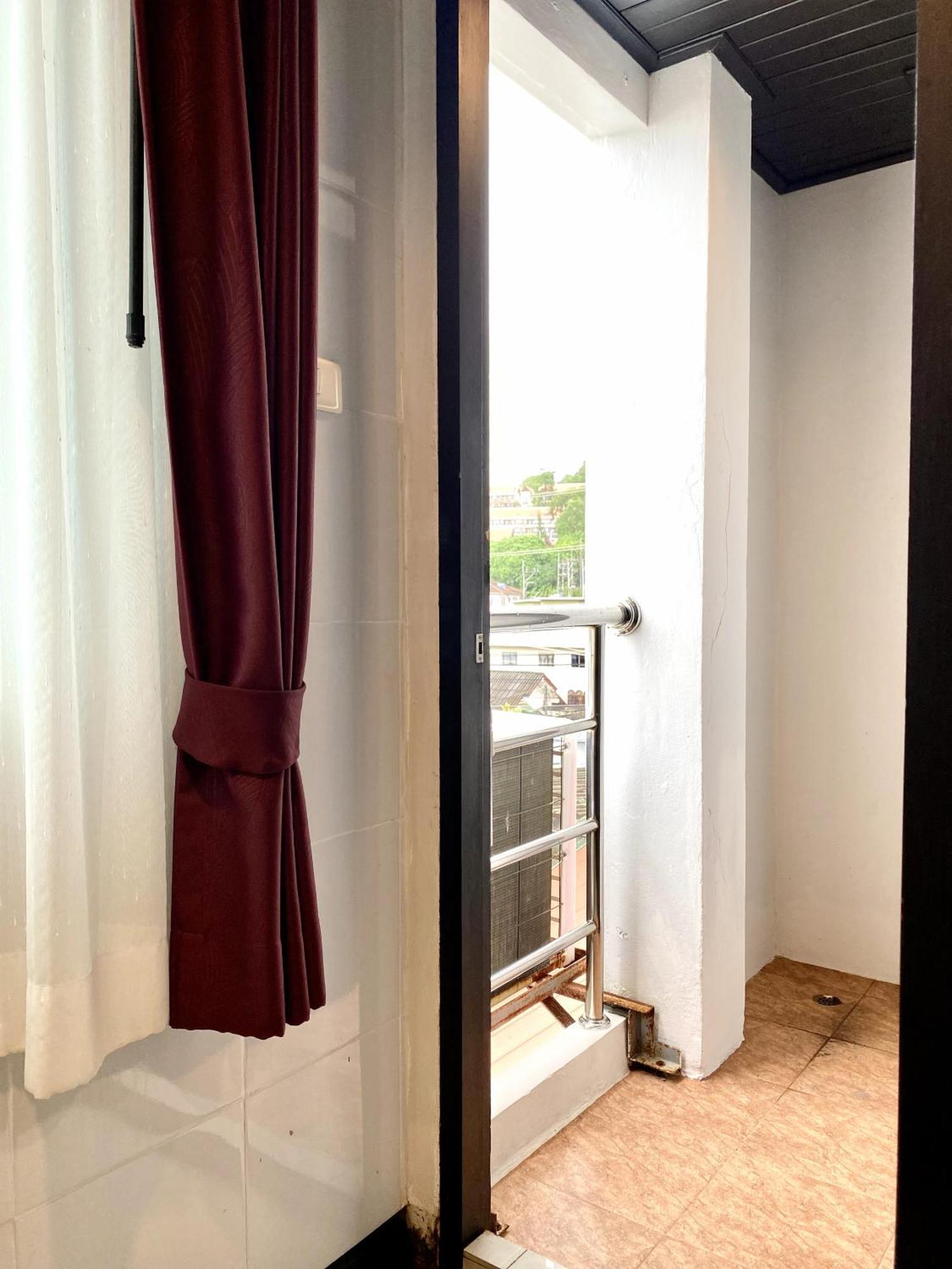 Sunray Beach Hotel Patong Esterno foto
