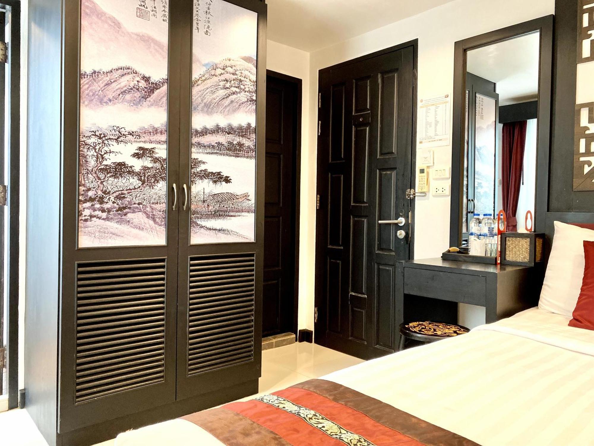 Sunray Beach Hotel Patong Esterno foto