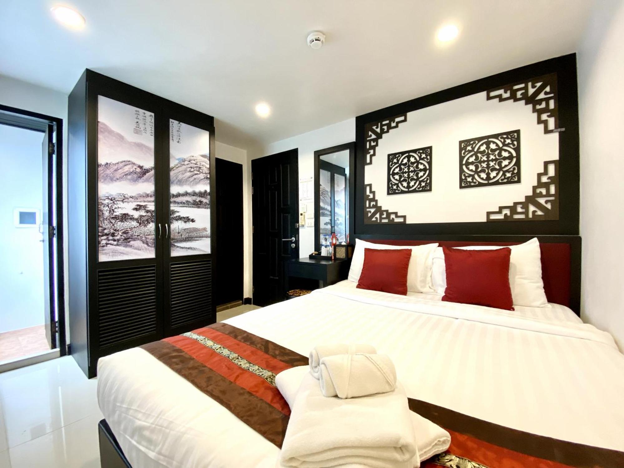 Sunray Beach Hotel Patong Esterno foto